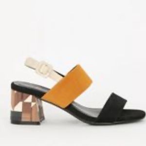 New geometric wood heel size 9 E wide